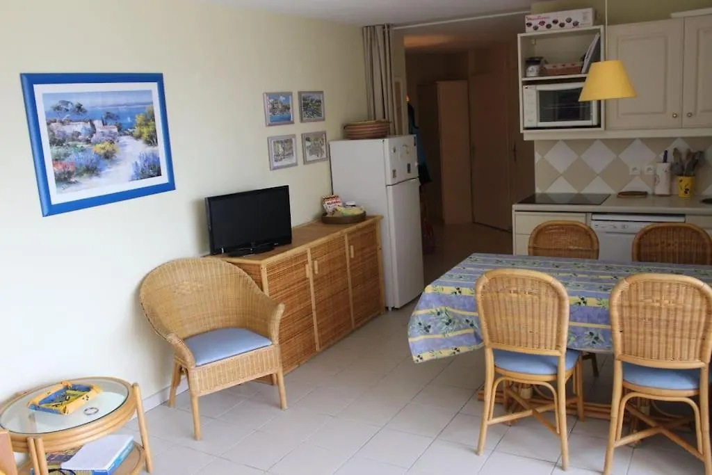 2 Bedroom Apartment With Large Terrace Theoule-sur-Mer France